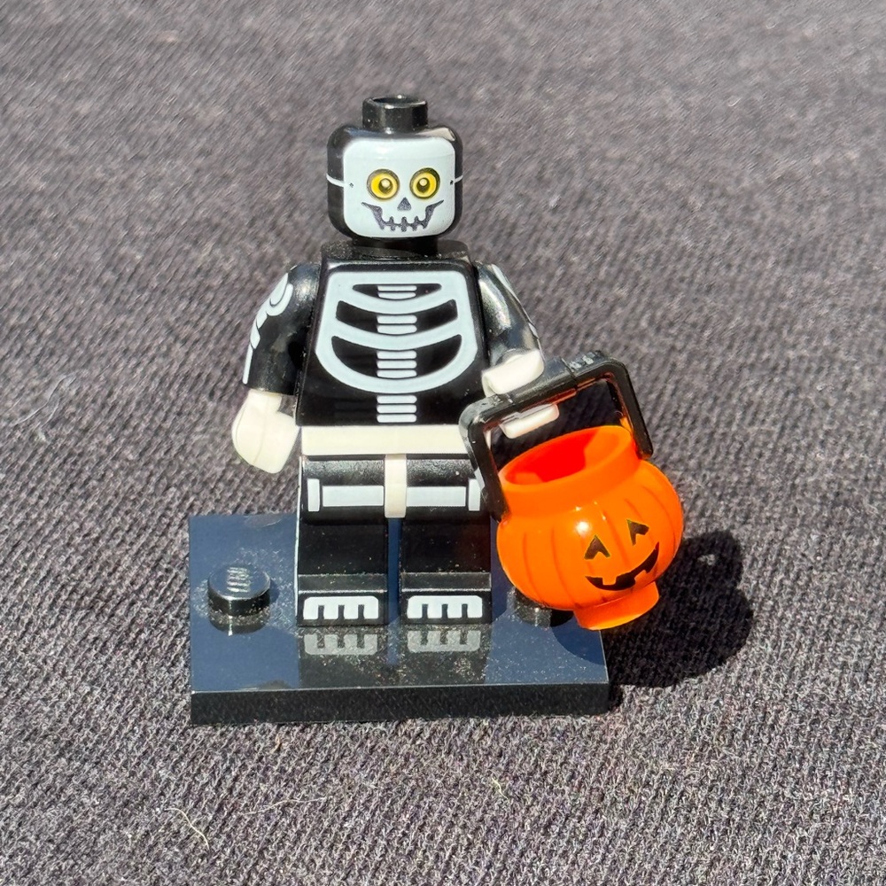 Skeleton Minifigure with Pumpkin Bucket